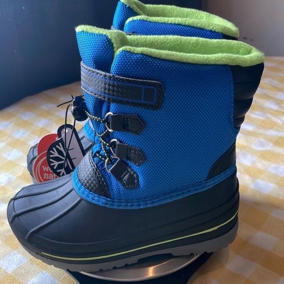 Snow boots size 11 - Picture 3 of 5